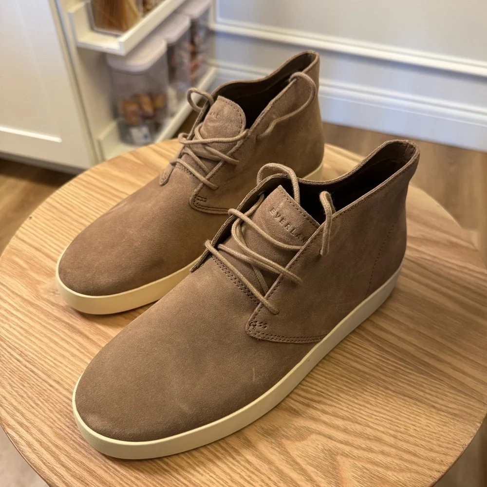 NWOT Everlane Men's Brown Suede Chukka Boots.